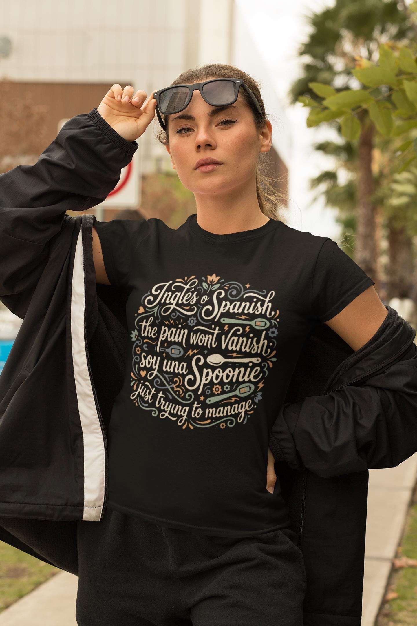 Latina-Owned, Bilingual Spoonie Script Pain Awareness T-Shirt | Inglés y Spanish